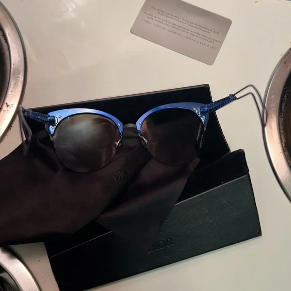 !!!BLUE 3D CHRISTIAN DIOR SUNGLASSES GOPD CONDITION COMES WITH DUST CLOTH CASE